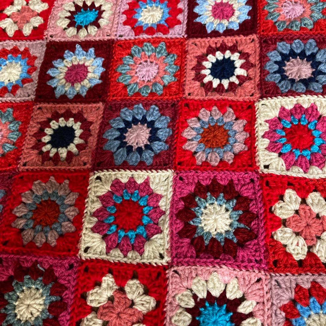 ハンドメイド♡モチーフ編みグラニースクエア編みのブランケット♡マルチカバー