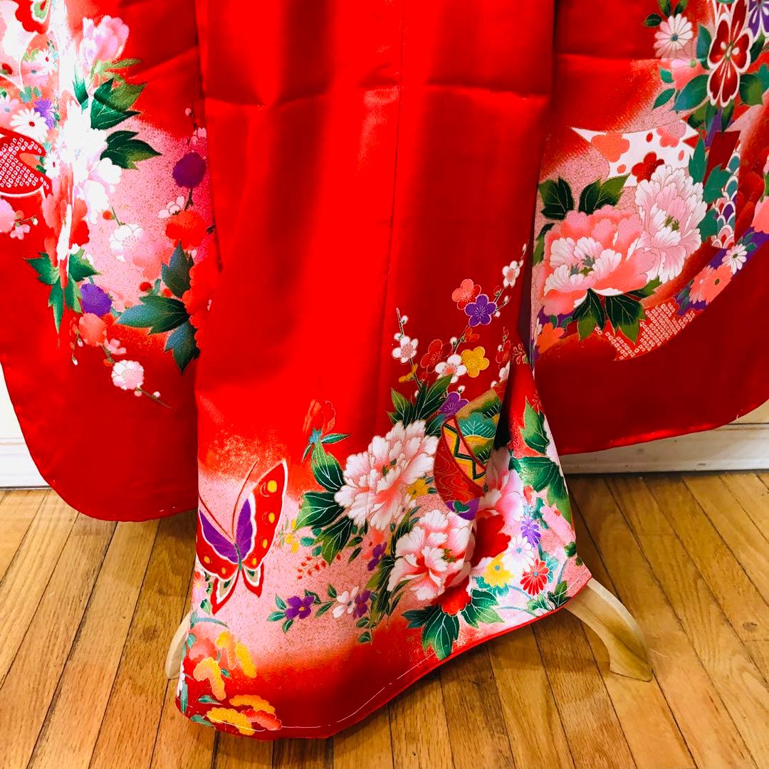 七五三七歳❣️四つ身着物光沢地未使用⭐︎赤地手毬花金彩煌びやか絢爛⭐︎完全フルセット