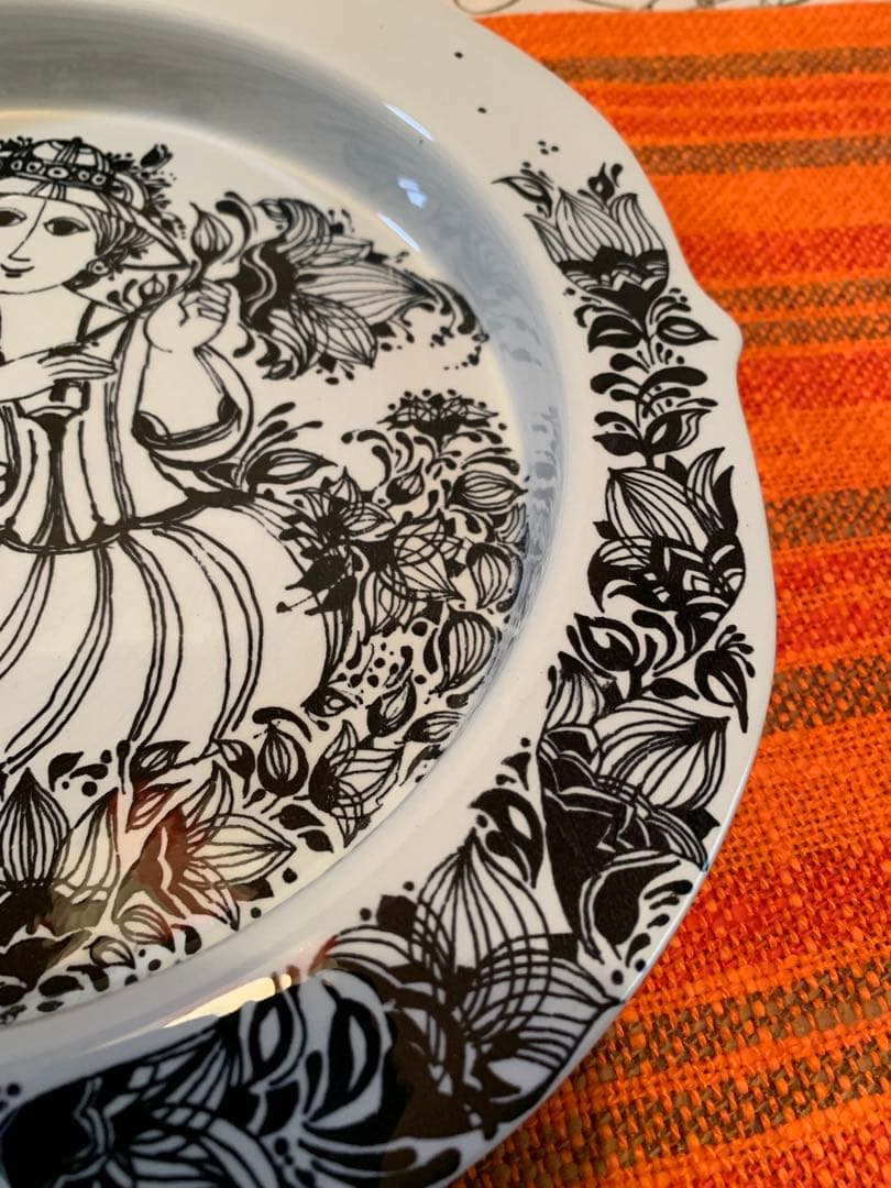 ビヨンヴィンブラッド　題名ハーモニーのレアな絵皿！可愛い少女が描かれています！