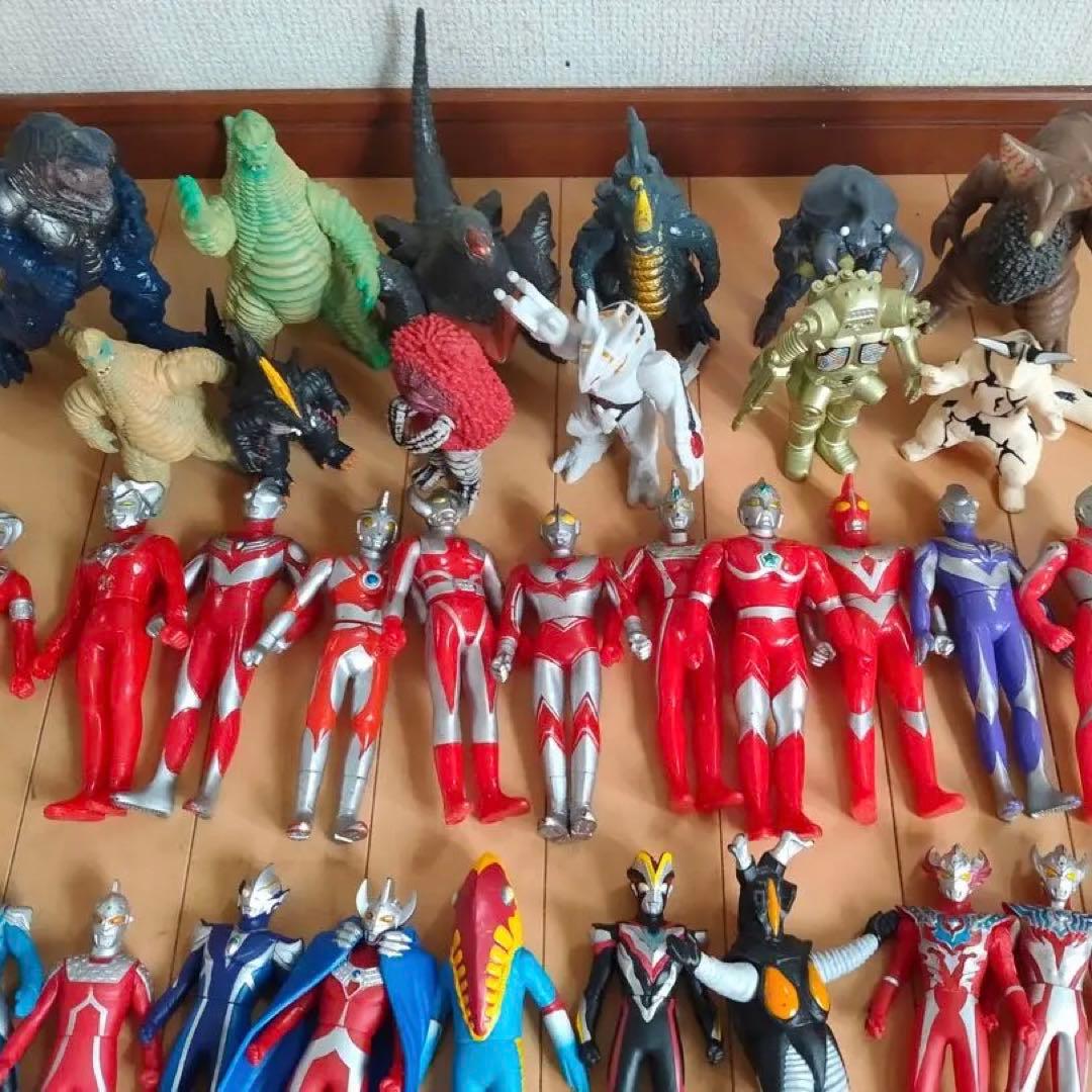ウルトラマン ソフビ まとめ売り ウルトラヒーローウルトラ怪獣 - メルカリ