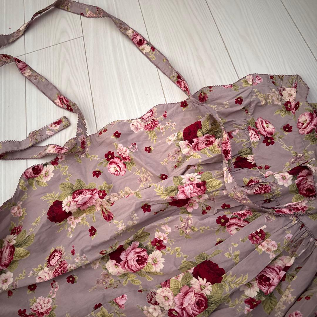 フリルたくし上げ付き花柄エプロンスカート