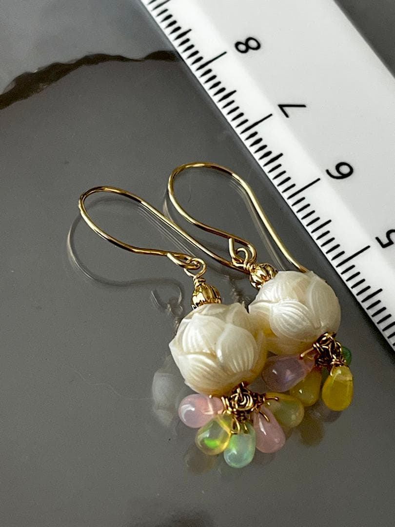 SALE☆14kgf白蝶真珠蓮カービングピアス