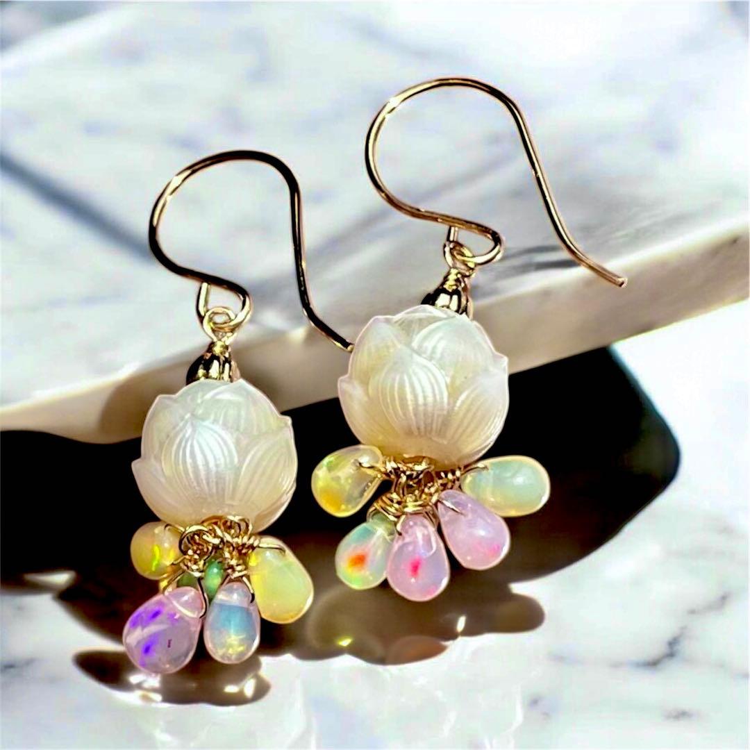 SALE☆14kgf白蝶真珠蓮カービングピアス