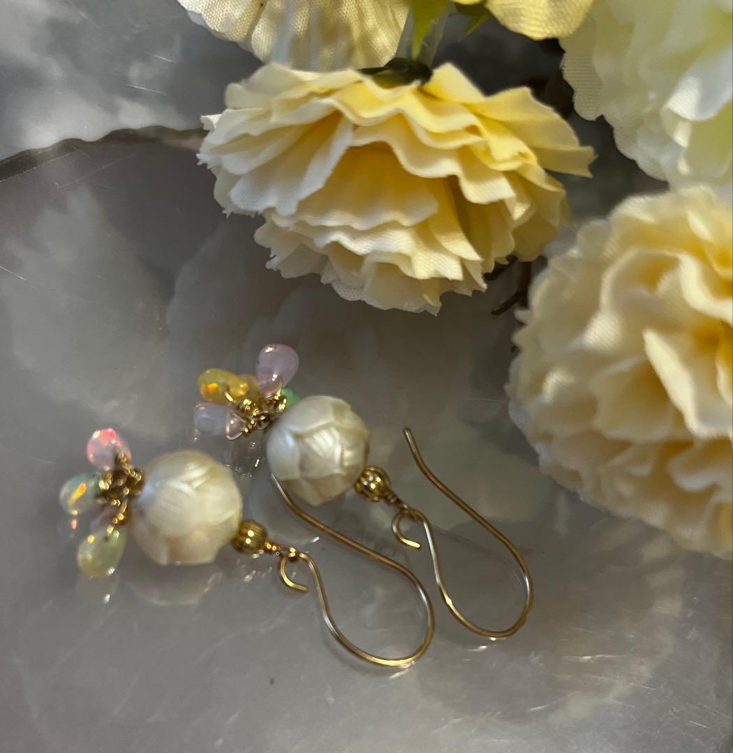 SALE☆14kgf白蝶真珠蓮カービングピアス