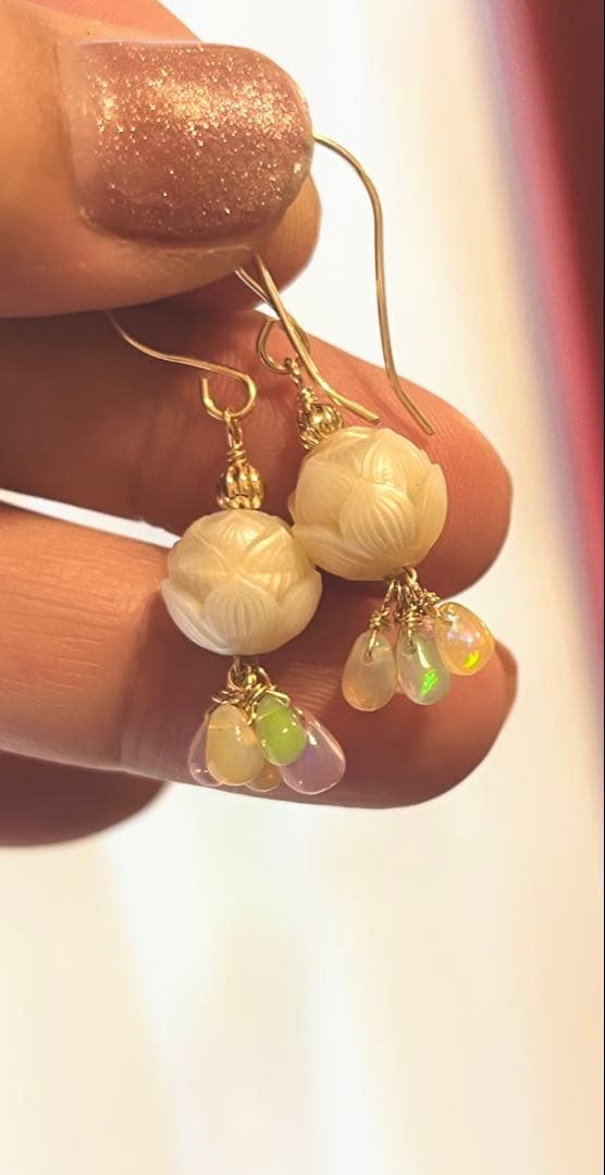 SALE☆14kgf白蝶真珠蓮カービングピアス