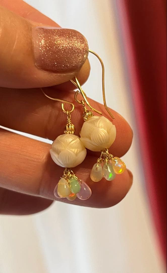 SALE☆14kgf白蝶真珠蓮カービングピアス