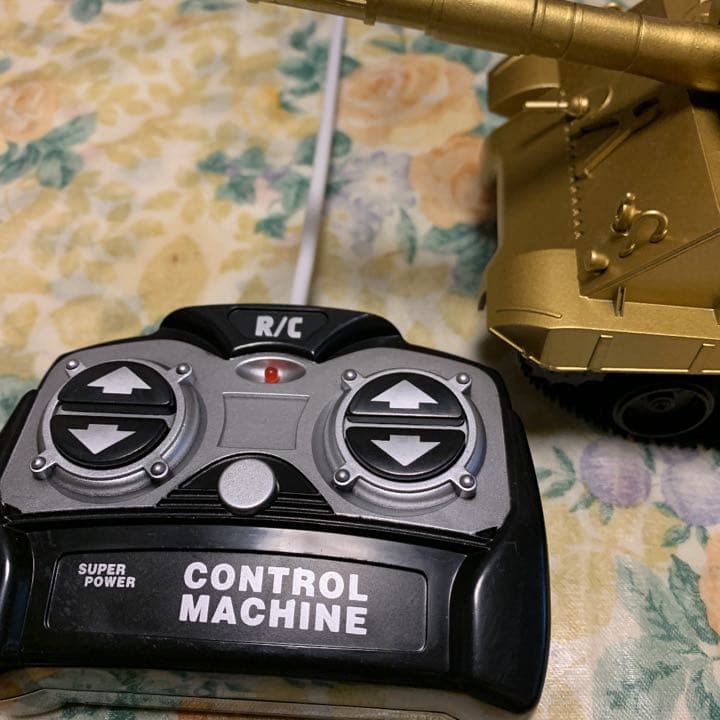美品平成レトロ【キャタピラ装備BB弾発射GOLDEN TANK】【ラジコンカー】
