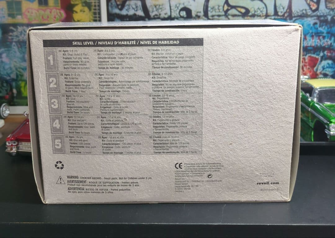 レベル 1/24スケール インパラ・キャデラックプラモデル2台セット