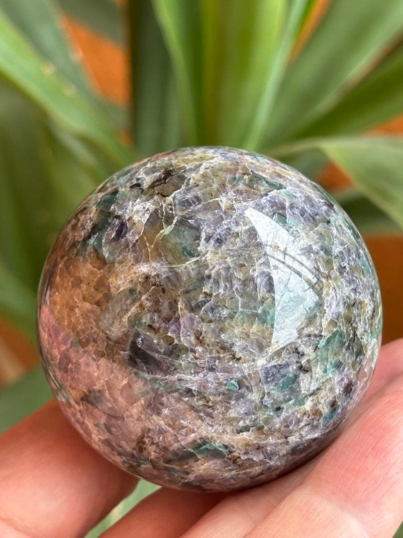 レアストーン　アイオライト&エメラルド&トルマリンの共生　5.5cm スフィア