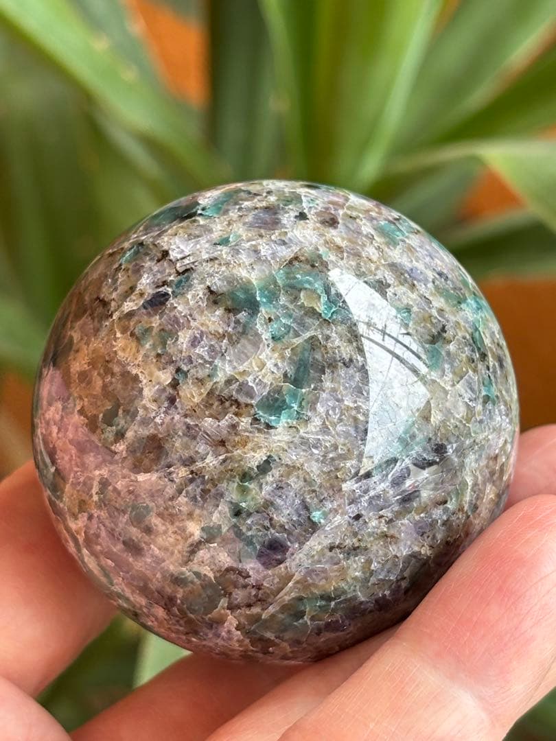 レアストーン　アイオライト&エメラルド&トルマリンの共生　5.5cm スフィア