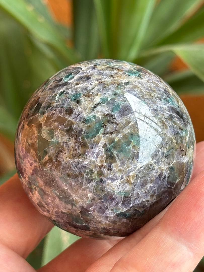 レアストーン　アイオライト&エメラルド&トルマリンの共生　5.5cm スフィア