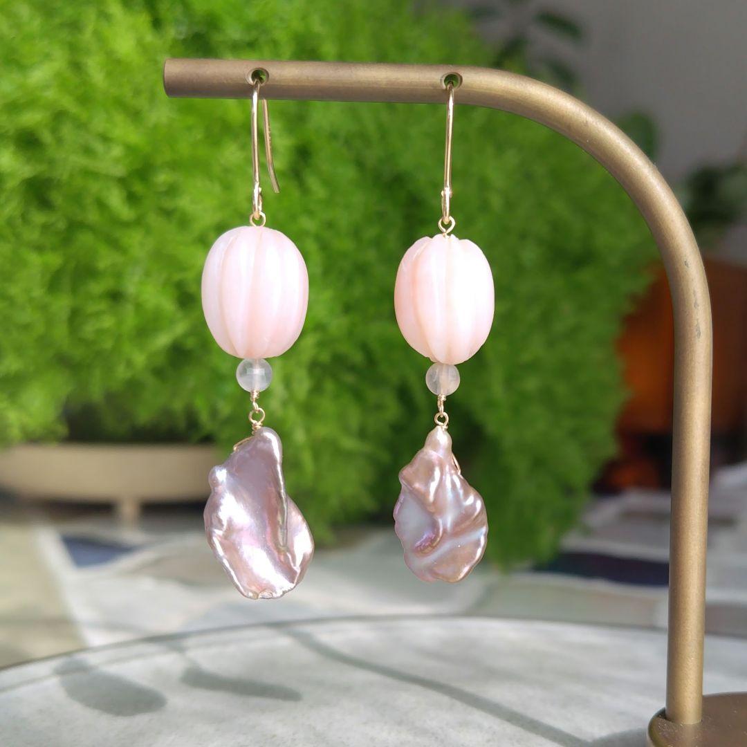 １4Kgf春来い！ピアス　優しいピンクオパールとワイルドグレーバロック