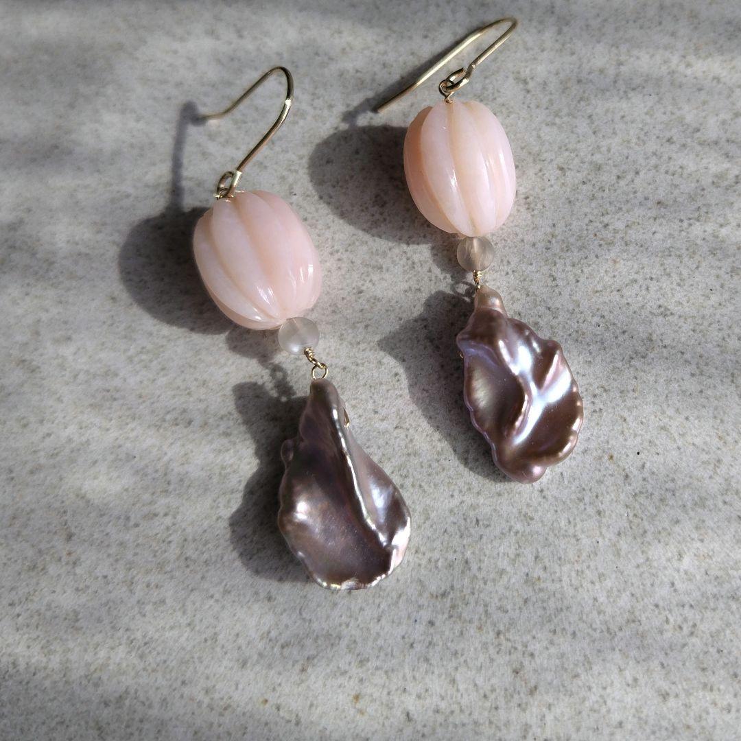 １4Kgf春来い！ピアス　優しいピンクオパールとワイルドグレーバロック