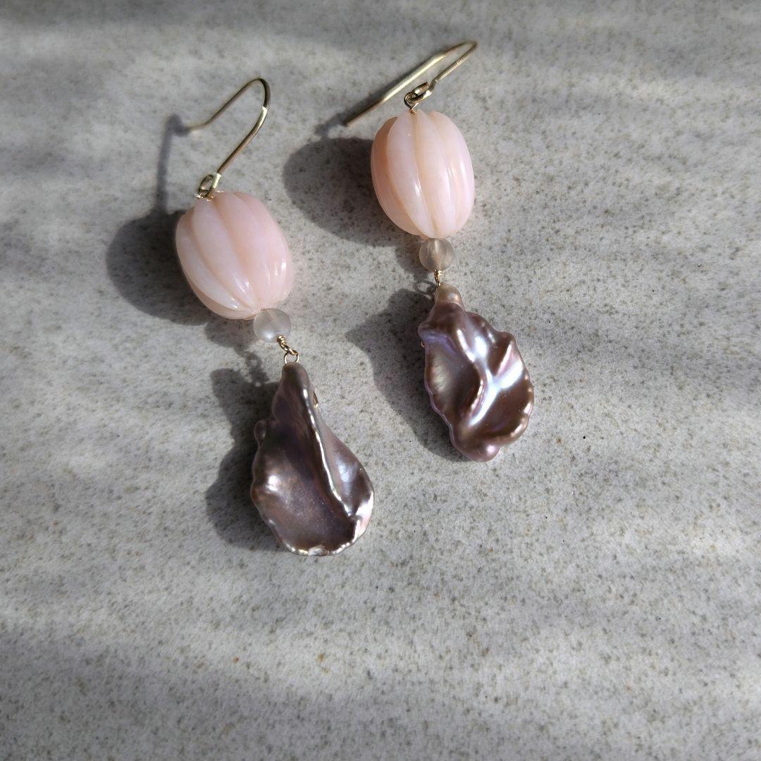 １4Kgf春来い！ピアス　優しいピンクオパールとワイルドグレーバロック