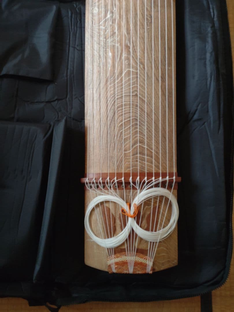 筝３面　三味線２丁　プラス琴柱（４セット）やバチ（８本）やケースのセット