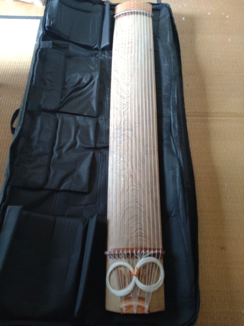 筝３面　三味線２丁　プラス琴柱（４セット）やバチ（８本）やケースのセット