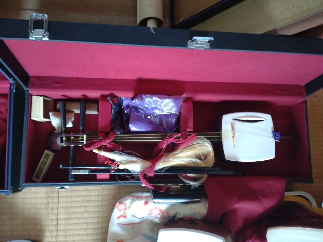 筝３面　三味線２丁　プラス琴柱（４セット）やバチ（８本）やケースのセット