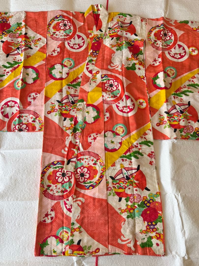 七五三に★アンティーク着物　コーラルピンクに切嵌文　糸巻きと四季花々　5歳　7歳