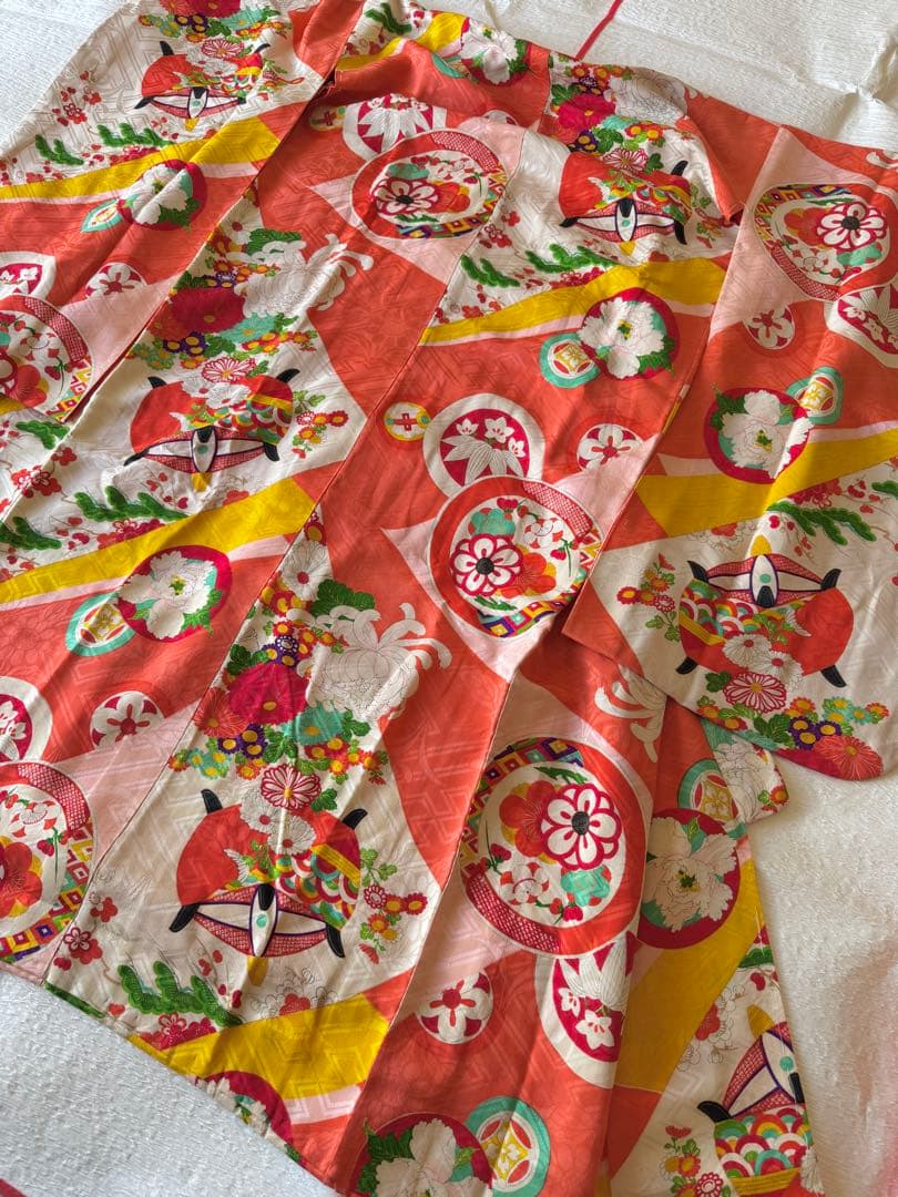 七五三に★アンティーク着物　コーラルピンクに切嵌文　糸巻きと四季花々　5歳　7歳