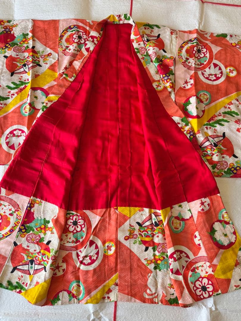七五三に★アンティーク着物　コーラルピンクに切嵌文　糸巻きと四季花々　5歳　7歳