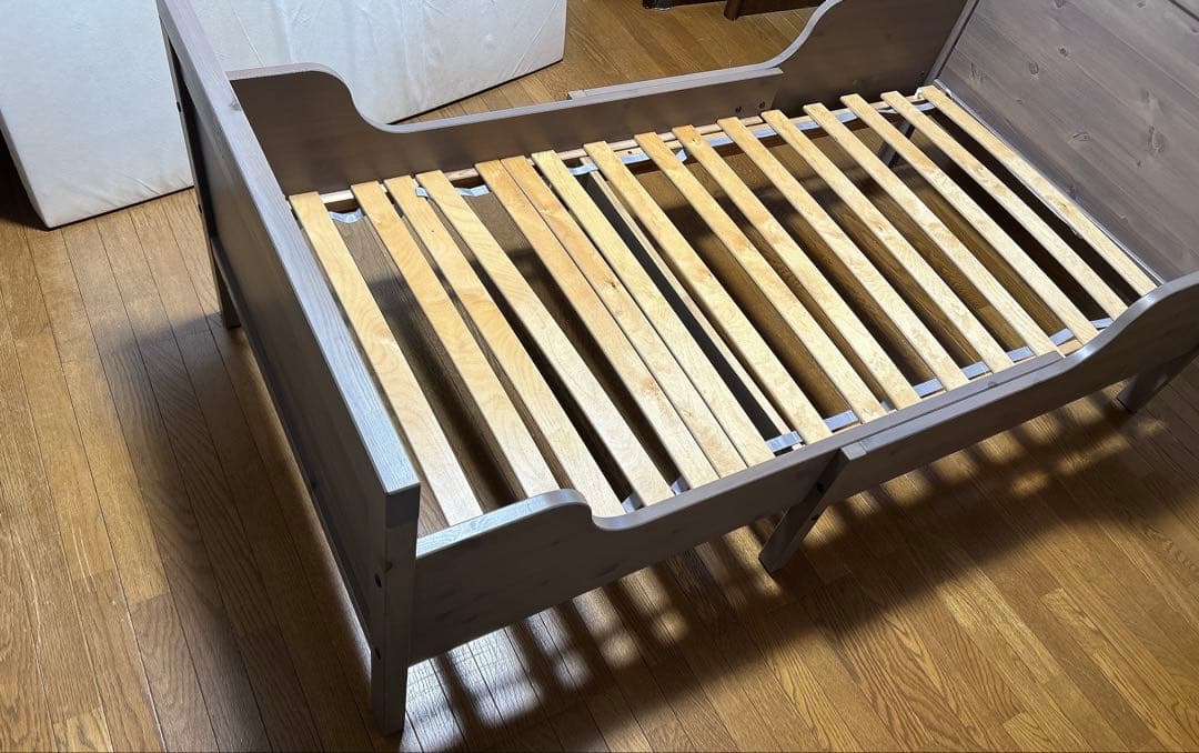 IKEA 伸長式 ベッド フレーム 販売終了カラー