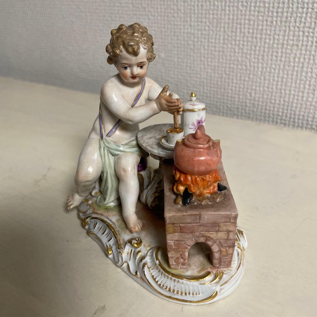 マイセン「ホットチョコレートを作る天使」四大元素:火　19世紀　ドイツ