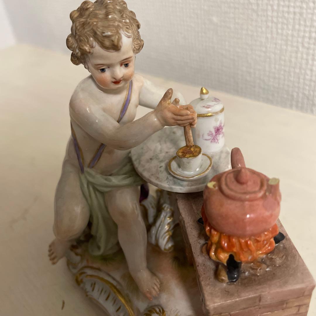マイセン「ホットチョコレートを作る天使」四大元素:火　19世紀　ドイツ