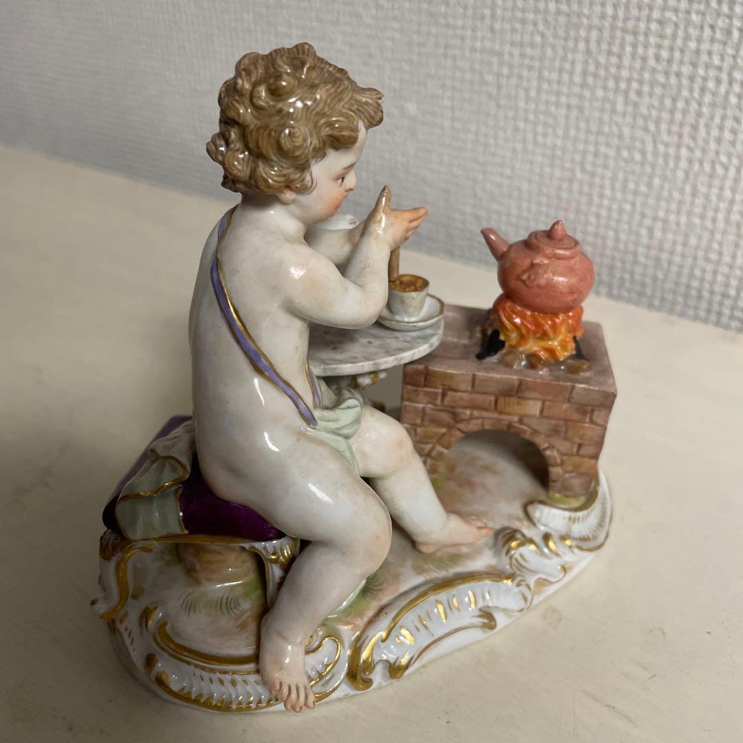 マイセン「ホットチョコレートを作る天使」四大元素:火　19世紀　ドイツ