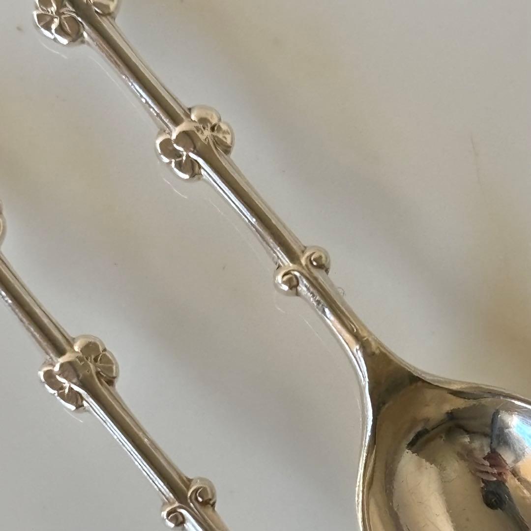 英国製 純銀 ティースプーンとシュガートング シャムロック クローバー