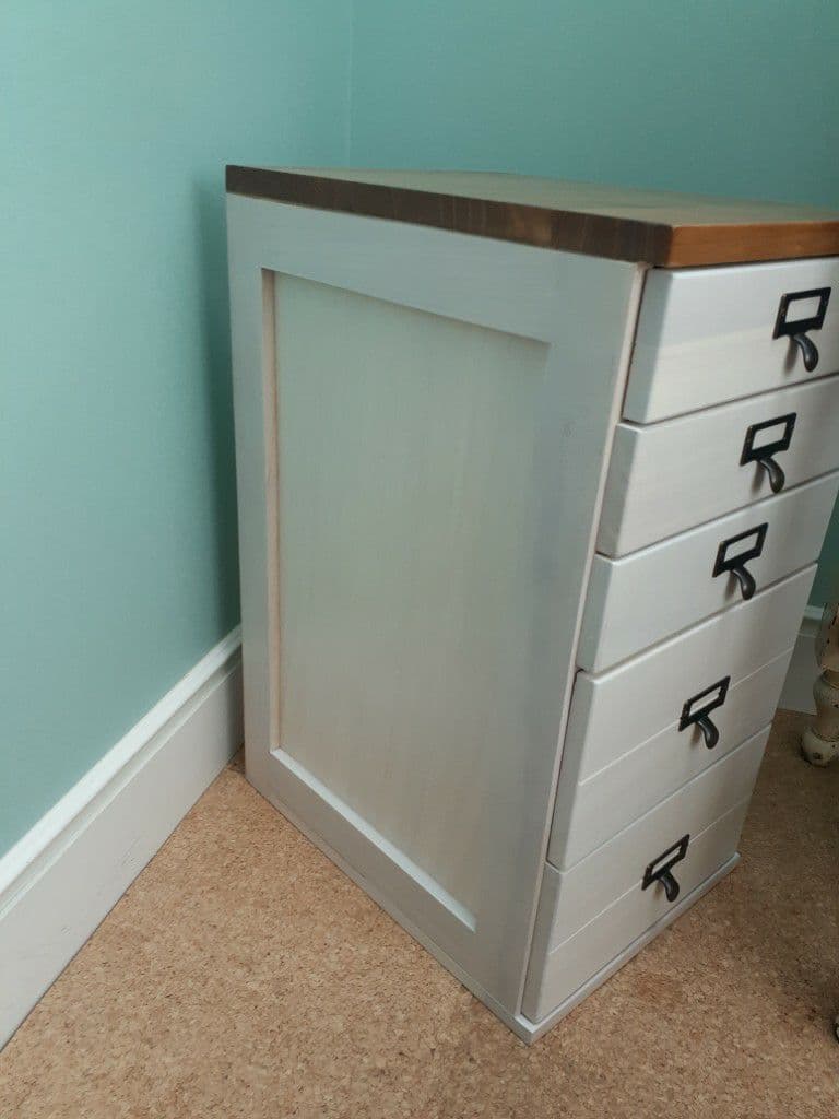 新品未使用　白いチェスト　木製　 5段