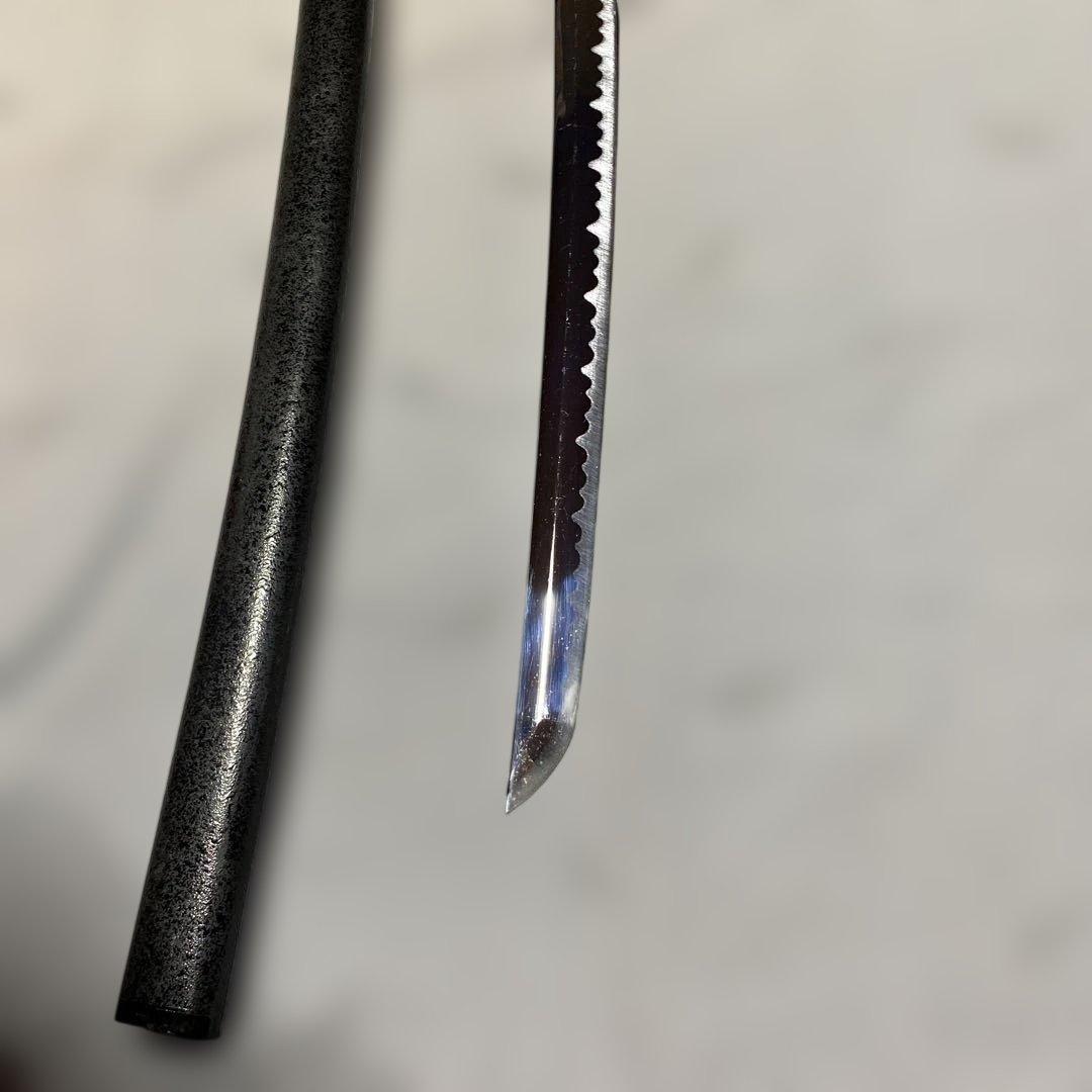 格安模造刀大刀 濃緑柄 波絵透し丸鍔 黒梨地鞘 - メルカリ