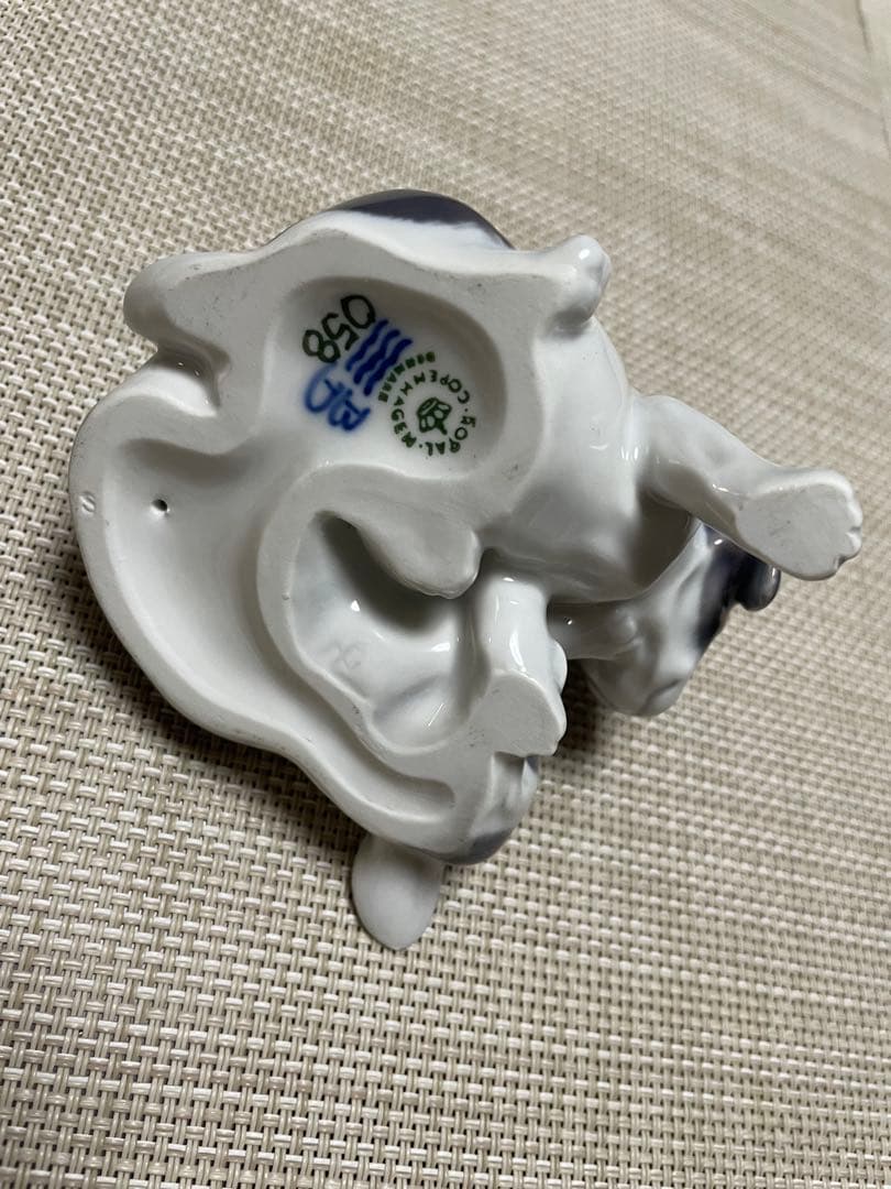 コペン　フィギリン　戯れている子犬