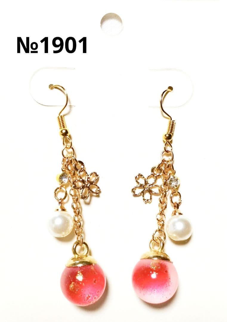 ピアス　赤　グラデーション　ガラスチャーム　桜　パール　ビジュー　春　デート