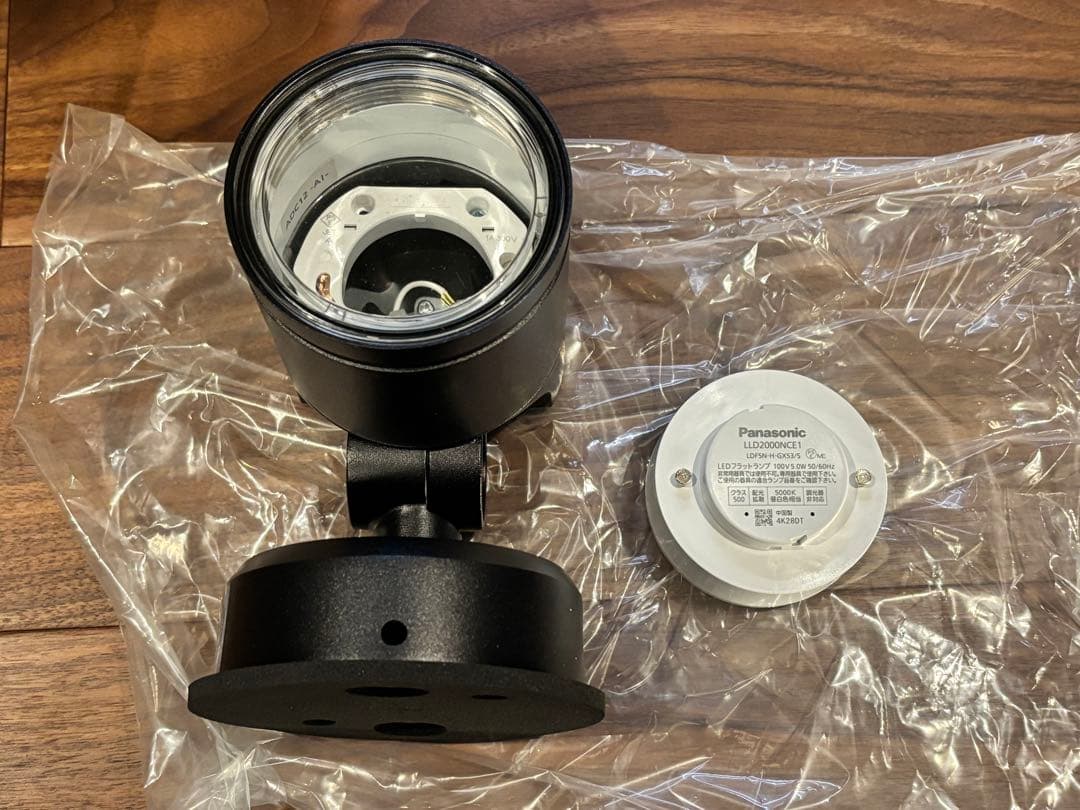 LEDスポットライトLGW41000 & フラットランプ LLD2000Nce1