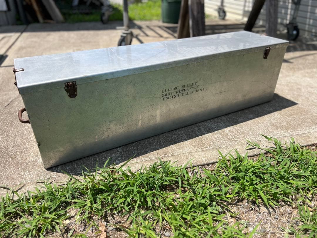 インダストリアル　アルミ　コンテナ　テレビ台にも