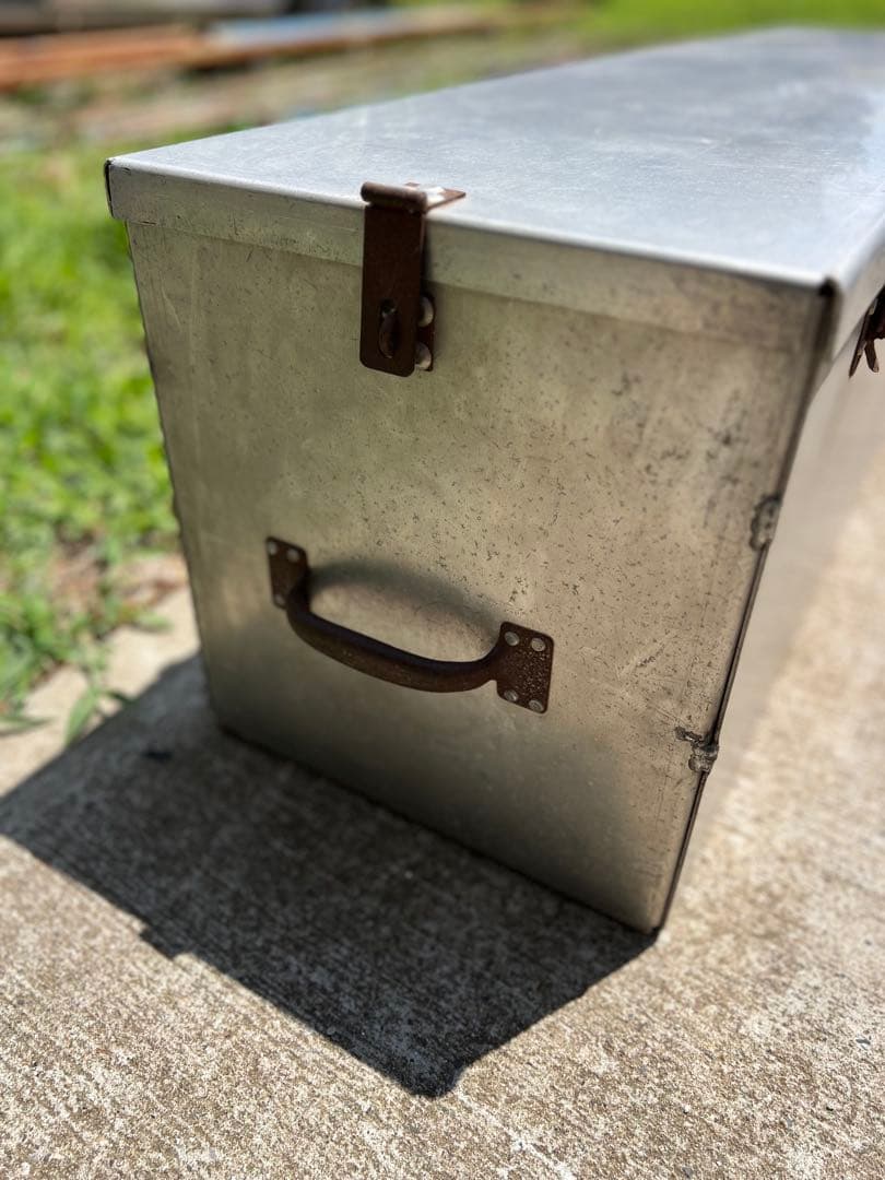 インダストリアル　アルミ　コンテナ　テレビ台にも