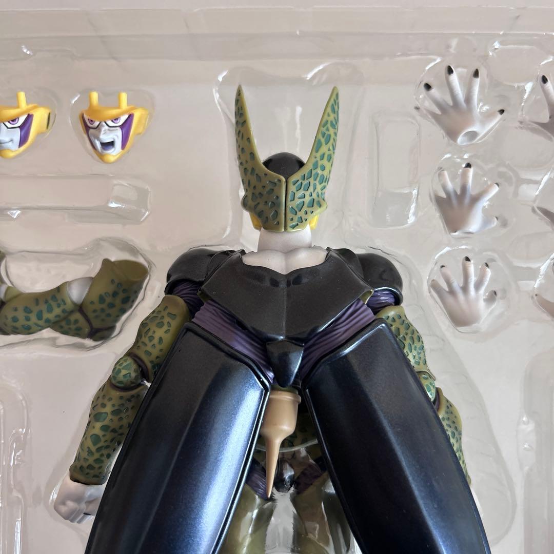 ドラゴンボールZ S.H.Figuarts セル完全体　フィギュア