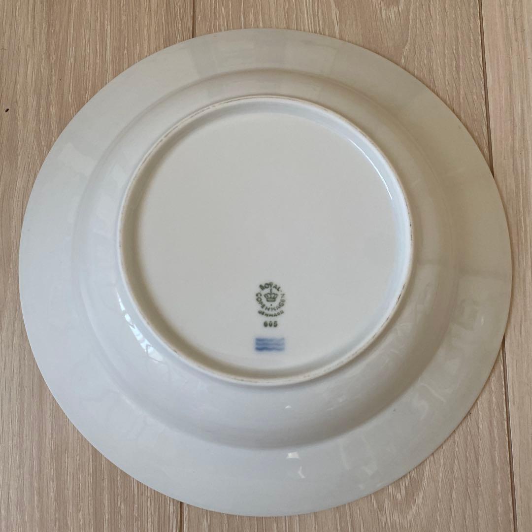 ロイヤルコペンハーゲン　ホワイトフルーテッド ハーフレース ディーププレート