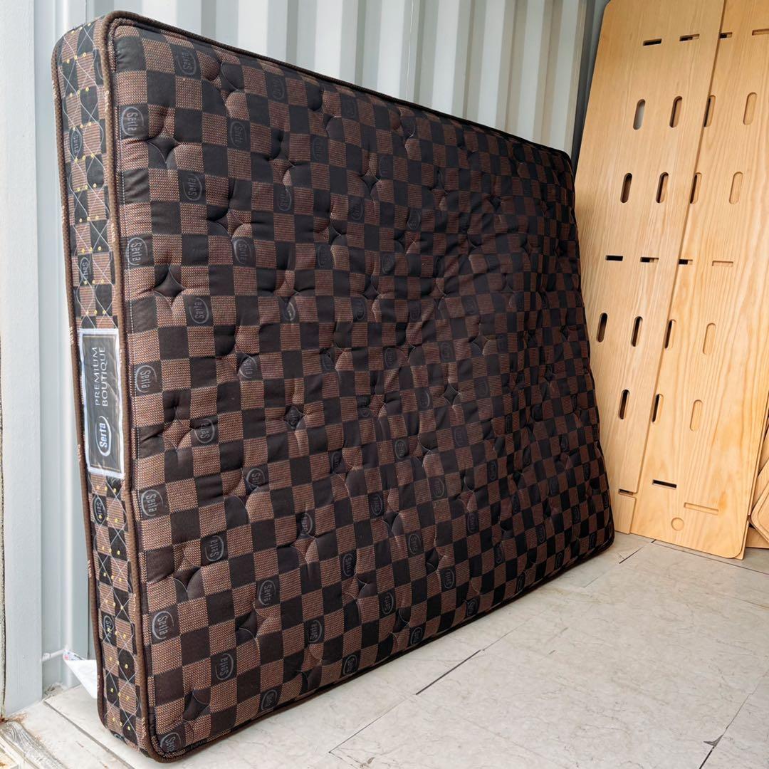 取付無料！サータ Q1ポスチャー ブラウンポケットコイルクイーンマットレス✨