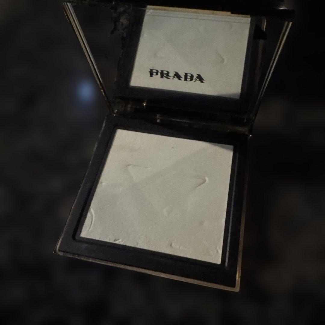 PRADA プラダビューティ リセット セッティング パウダー