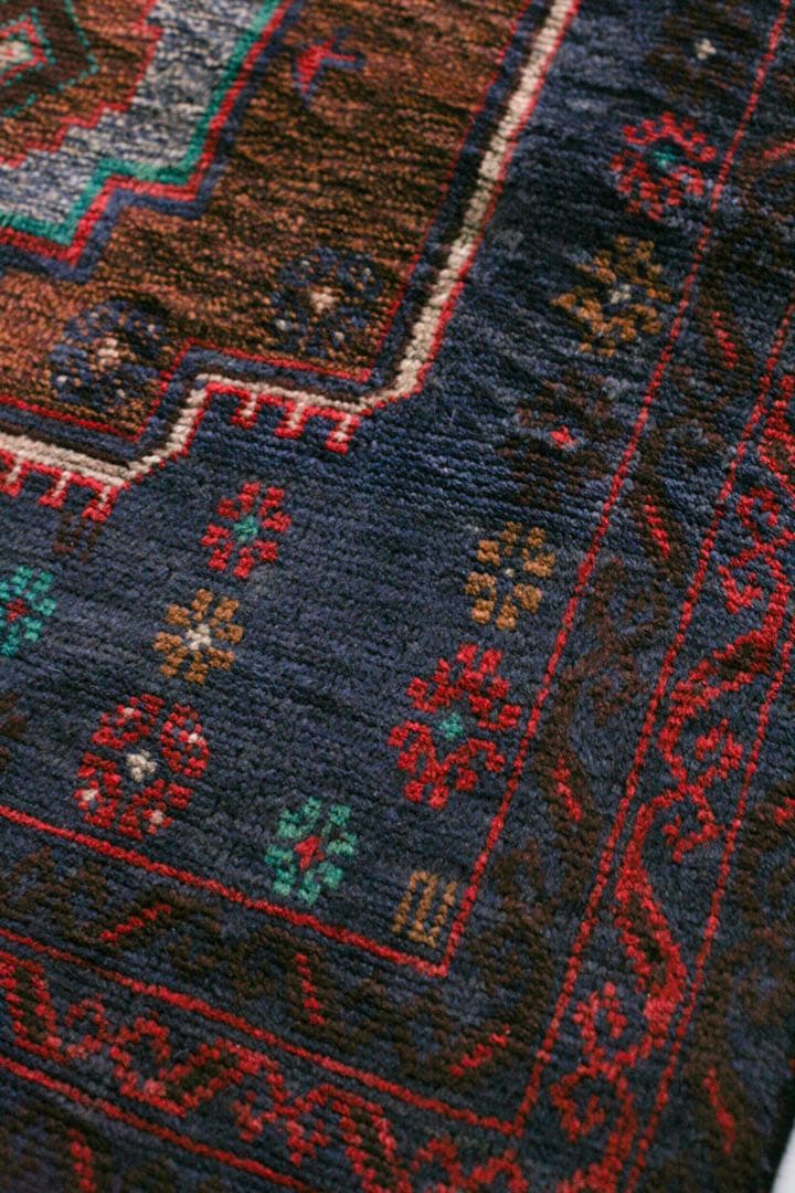 145cm×84cm バルーチ トライバルラグ ヴィンテージラグ リビングサイズ