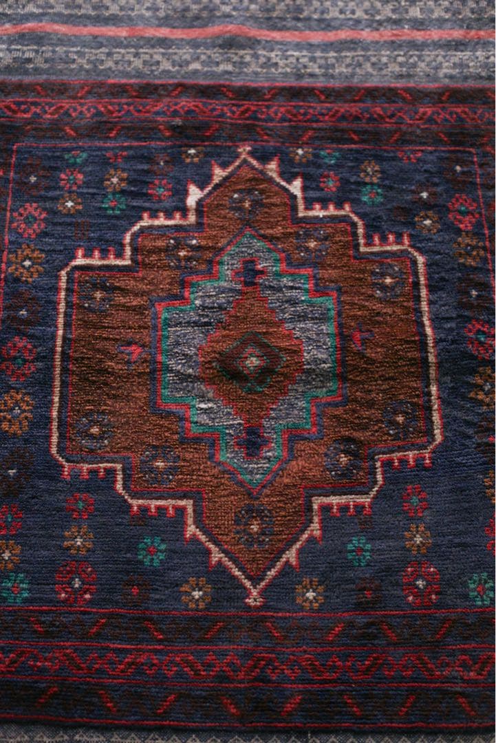 145cm×84cm バルーチ トライバルラグ ヴィンテージラグ リビングサイズ