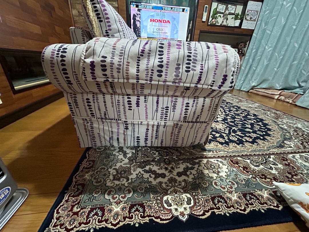 ストライプ柄 2人掛けソファ