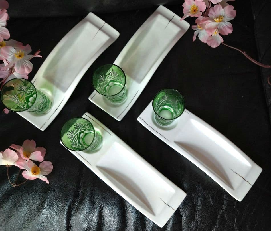 ♥素敵な演出♥【豪華に８角切子グラス】♥【2ステージ演出素敵な白長皿】ダブル４組