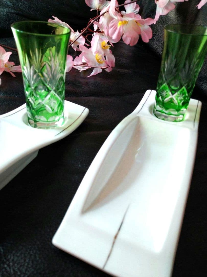 ♥素敵な演出♥【豪華に８角切子グラス】♥【2ステージ演出素敵な白長皿】ダブル４組