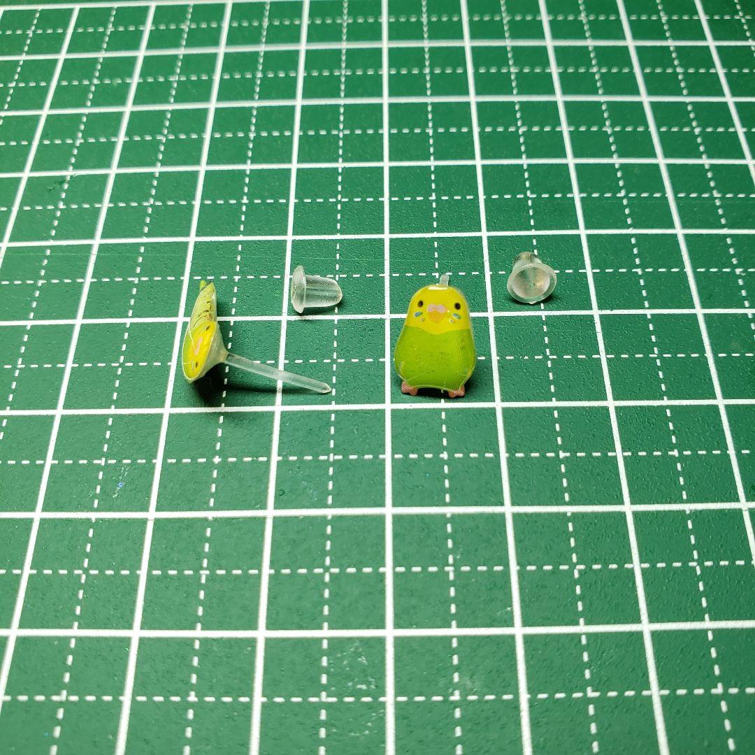 No.620-B セキセイインコ☆ハンドメイド☆レジン☆樹脂ポストピアス