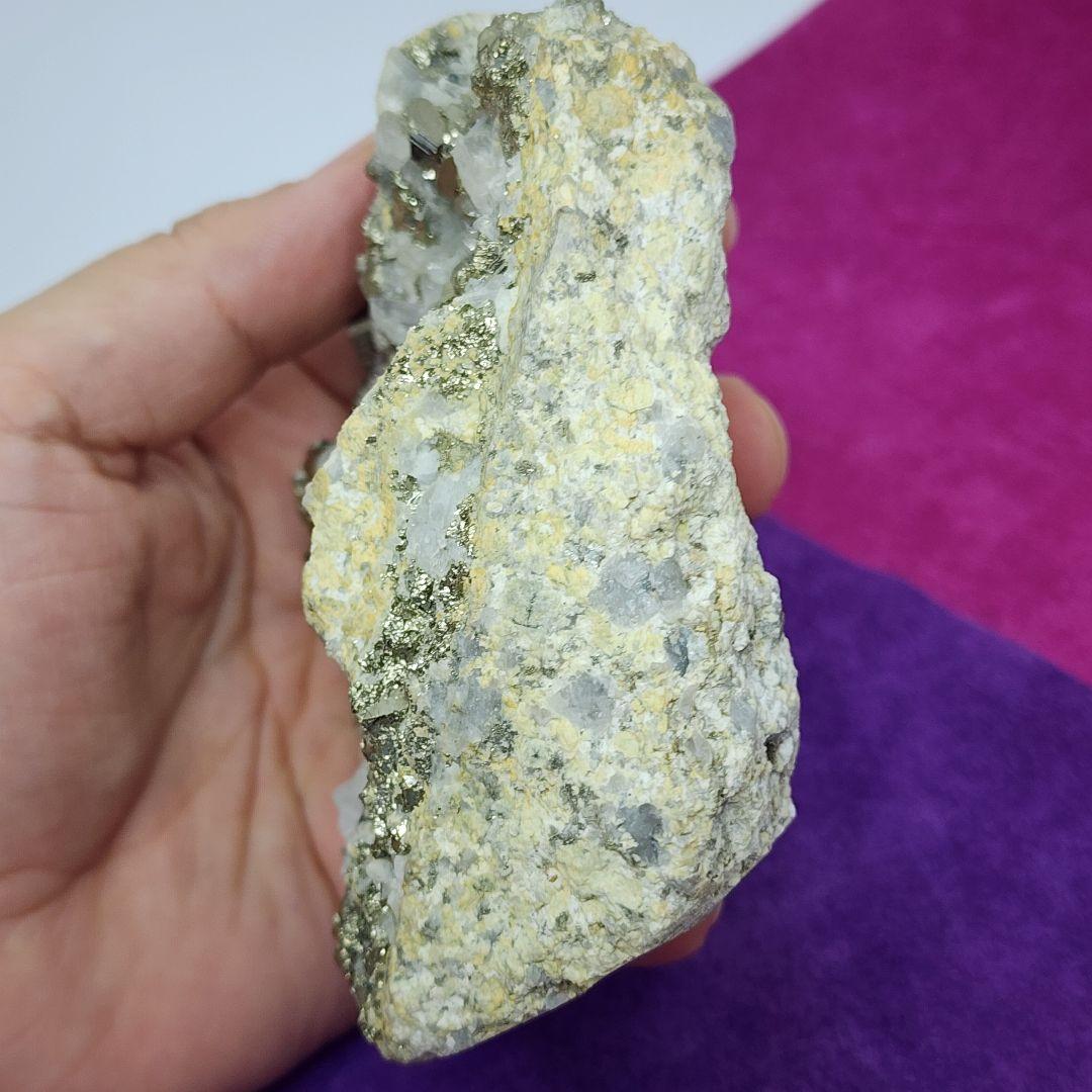 キラキラのパイライトとクリスタル水晶の共生 原石！