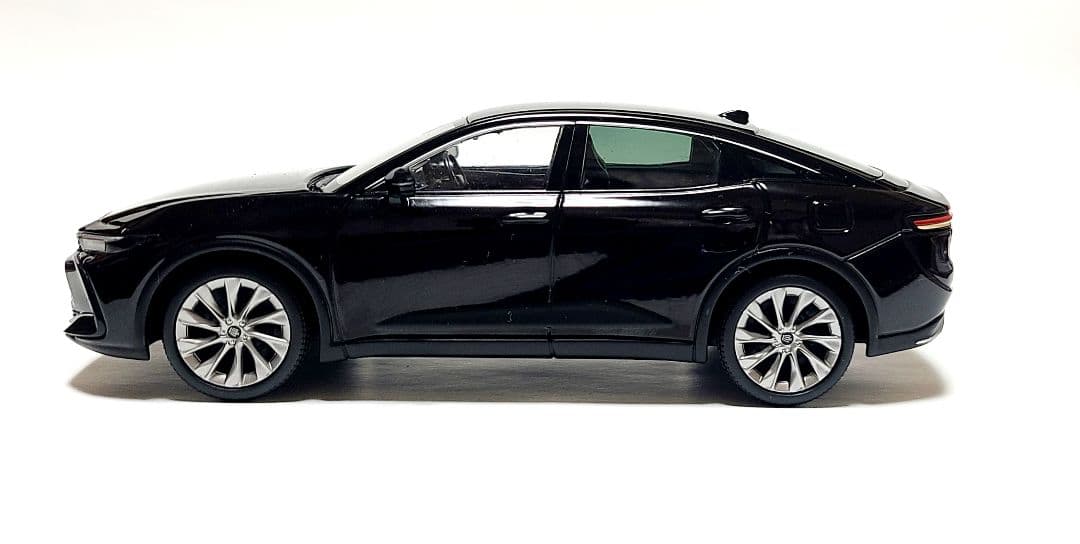 トヨタ クラウンクロスオーバー カラーサンプル