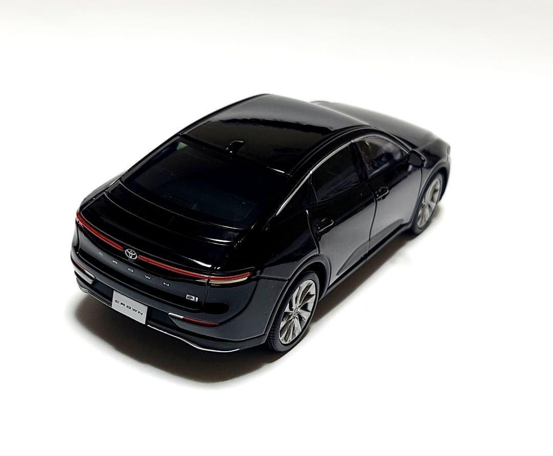 トヨタ クラウンクロスオーバー カラーサンプル