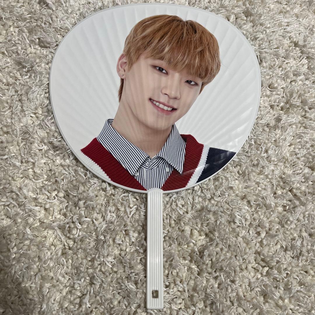 SEVENTEEN ディノ うちわ Happy Ending - メルカリ